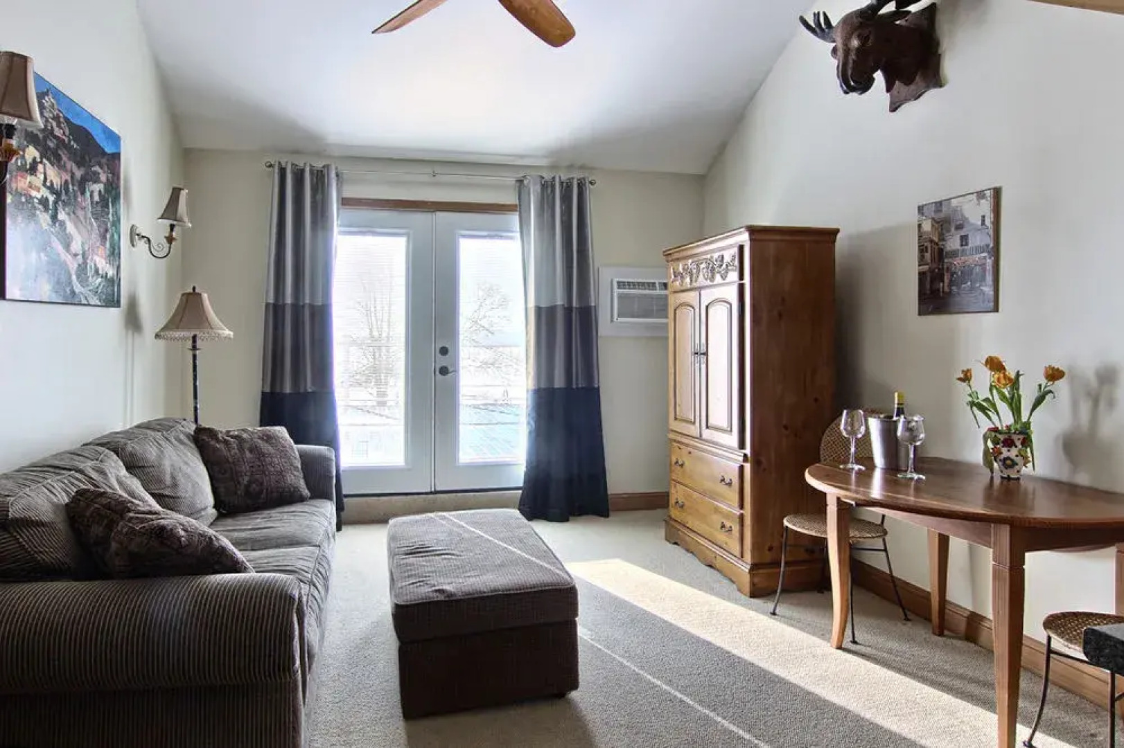 The Vineyard Inn on Suttons Bay