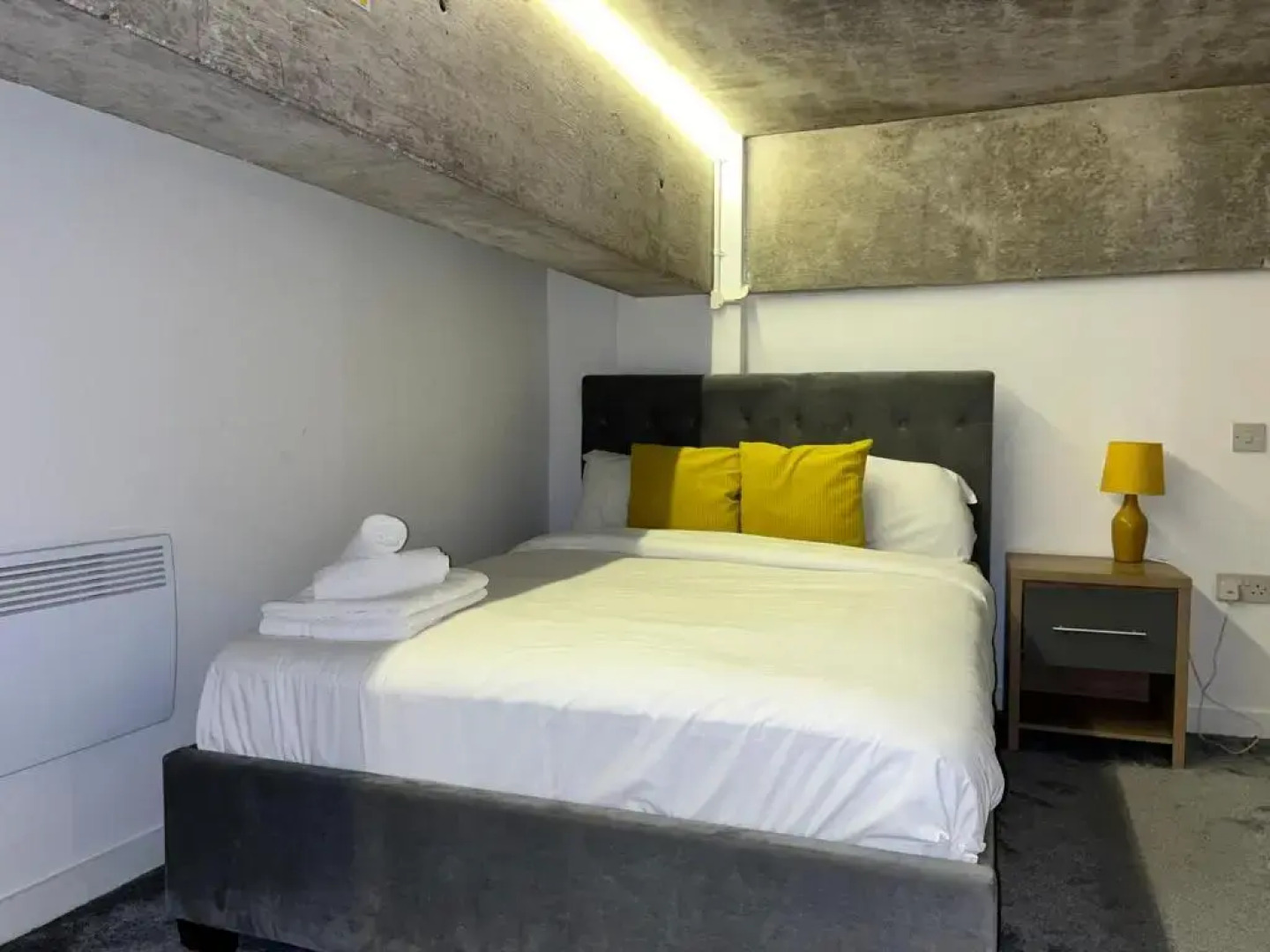 Duplex Apartments By Luxe Your Stays- Sandwell, West Bromwich