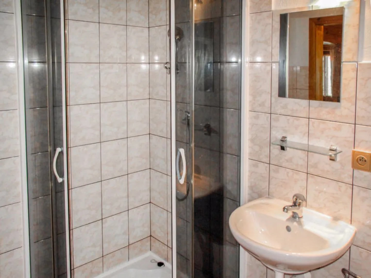 House Lenora I Lenora