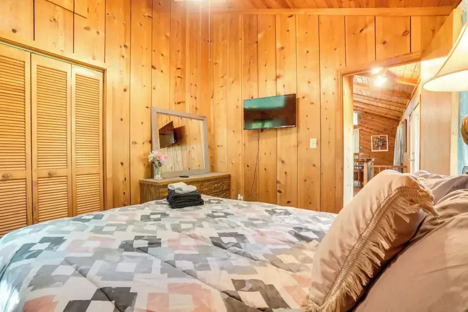 Private Hot Tub & Game Room: Cleveland Getaway