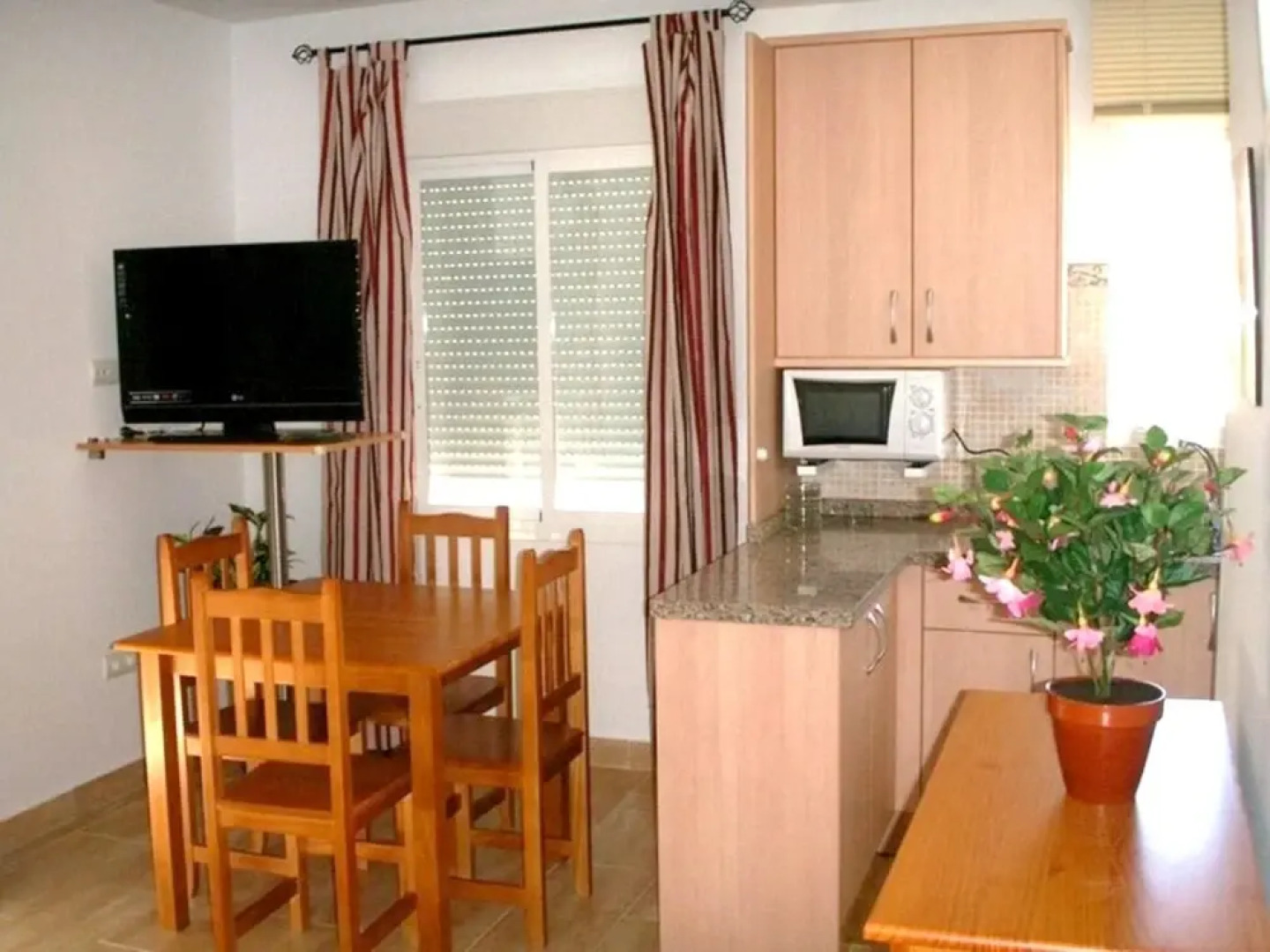 House With 4 Bedrooms in Totalán, With Wonderful Mountain View, Furnis