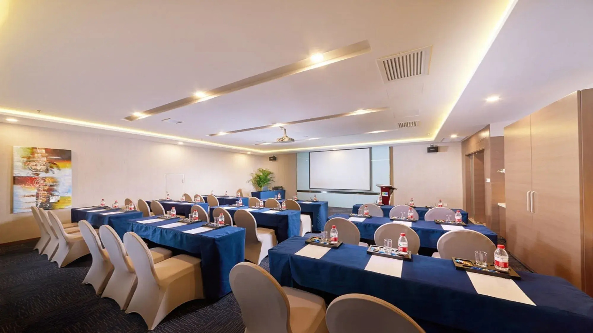 Holiday Inn Express Shenyang North Station by IHG