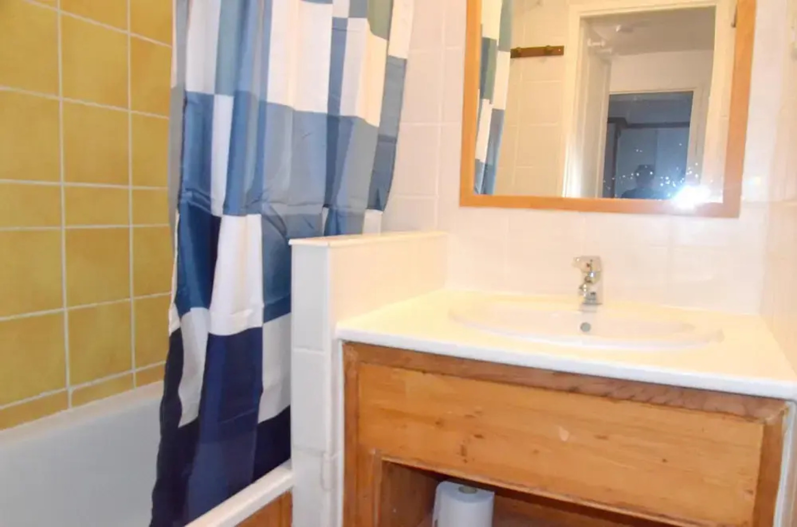 Apartment With 2 Bedrooms in Besse-et-saint-anastaise, With Wonderful Mountain View, Shared Pool and Wifi