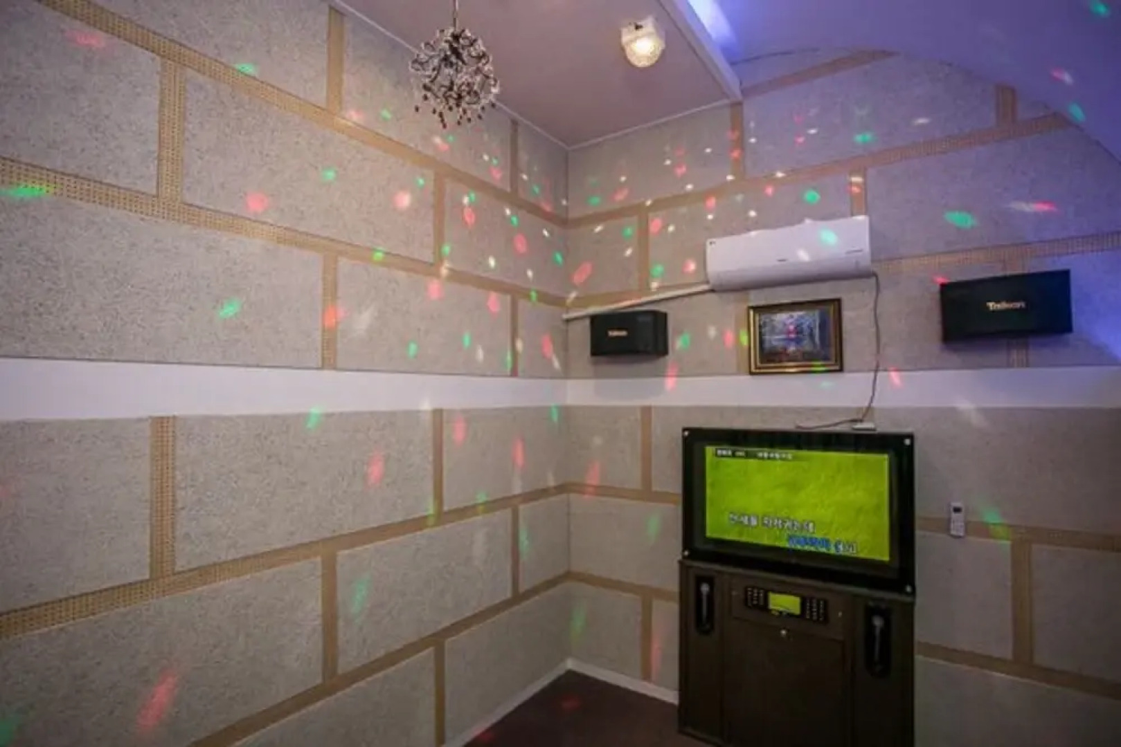 Geumsan Forest White Castle Pension