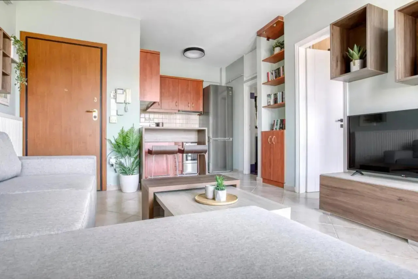 Sunny & cosy 2nd floor apt with a balcony