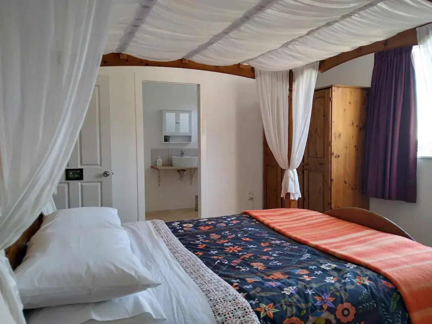 Purple Hen Country Lodge