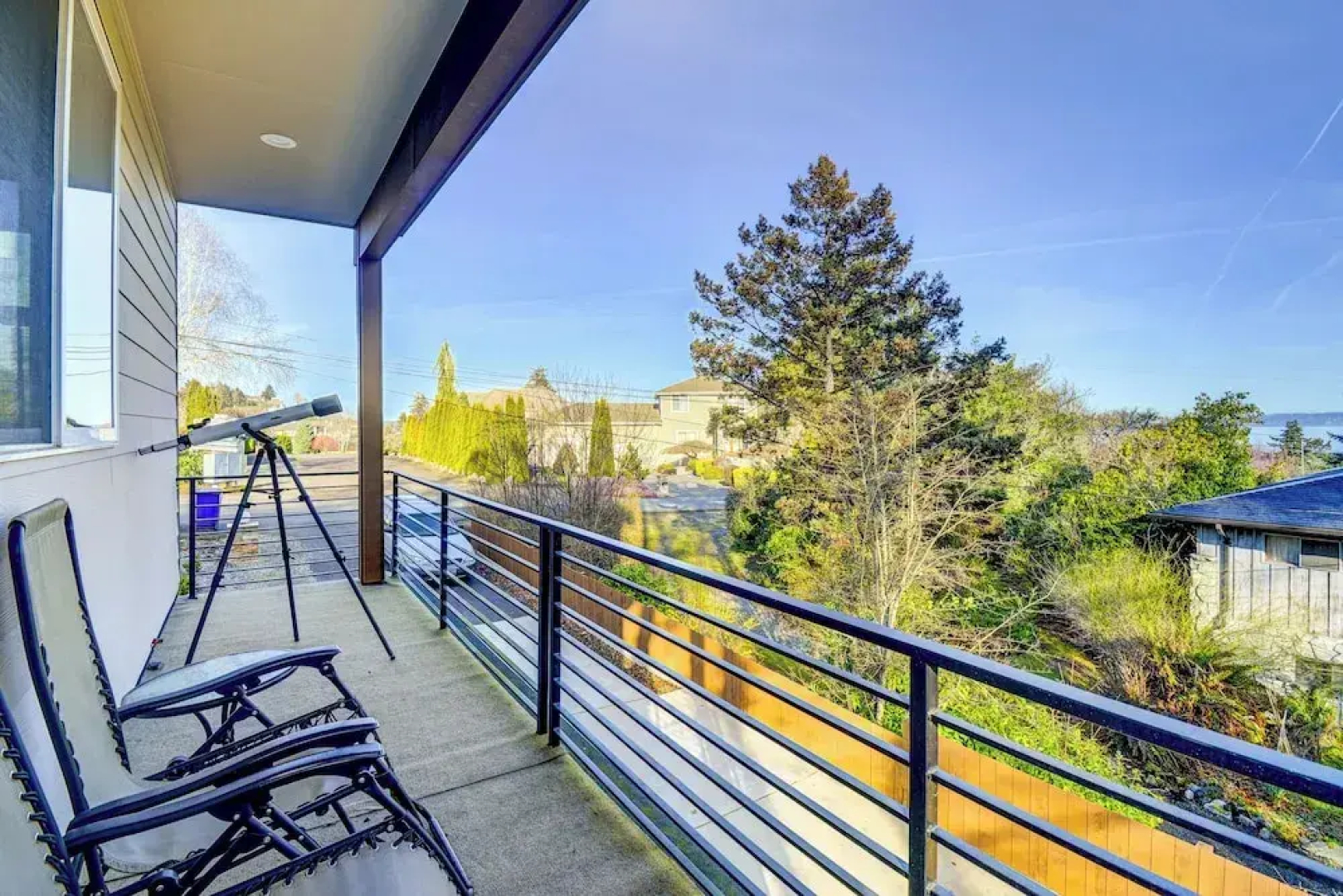 Luxe Federal Way Rental - Walk to the Water!