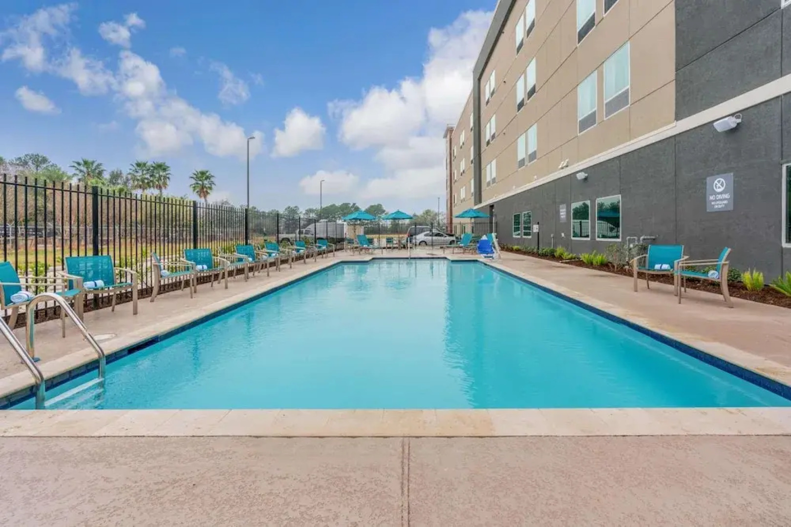 La Quinta Inn and Suites by Wyndham Houston Spring South