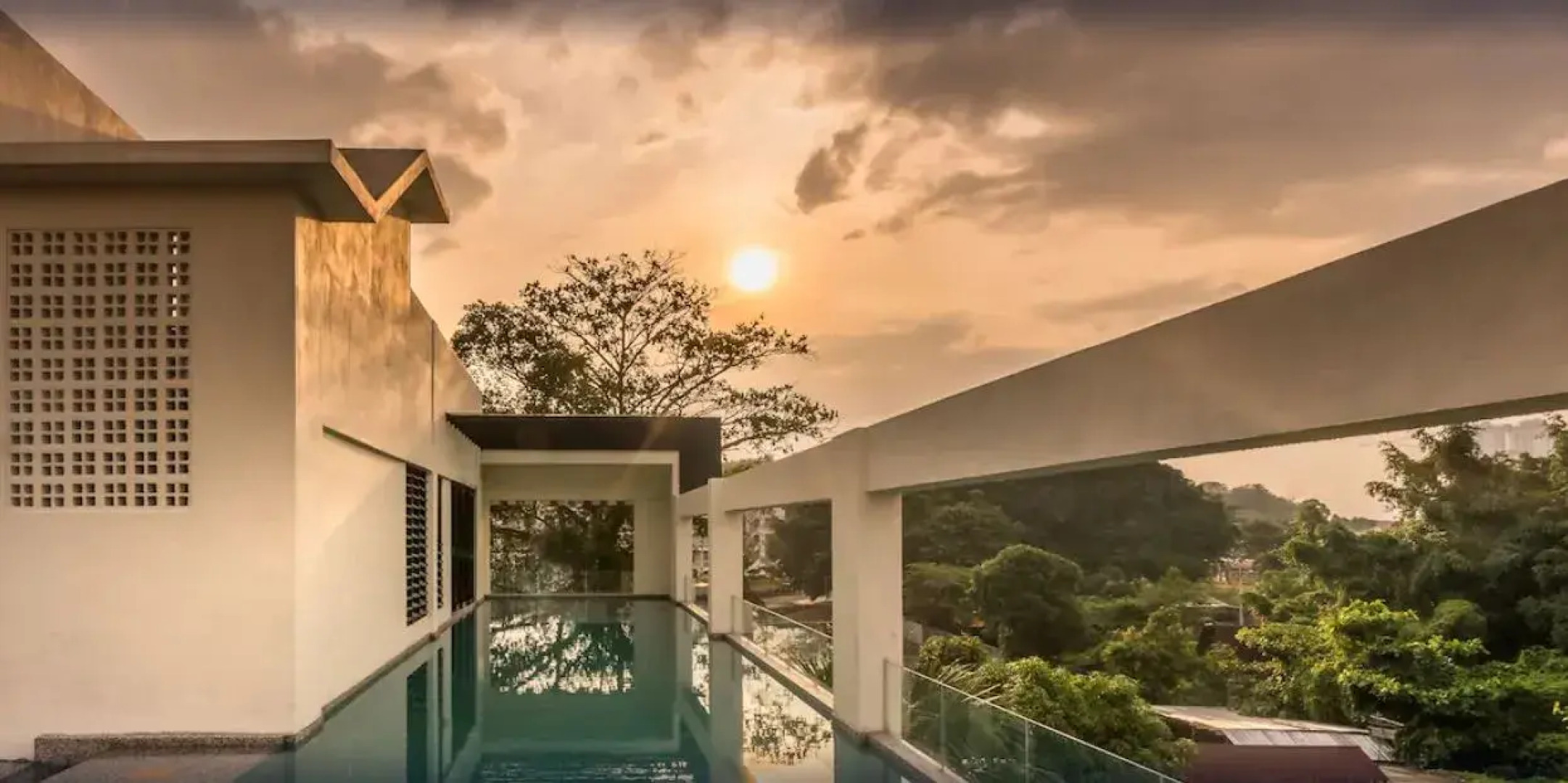 Travellers Planet Hotel & Guest House