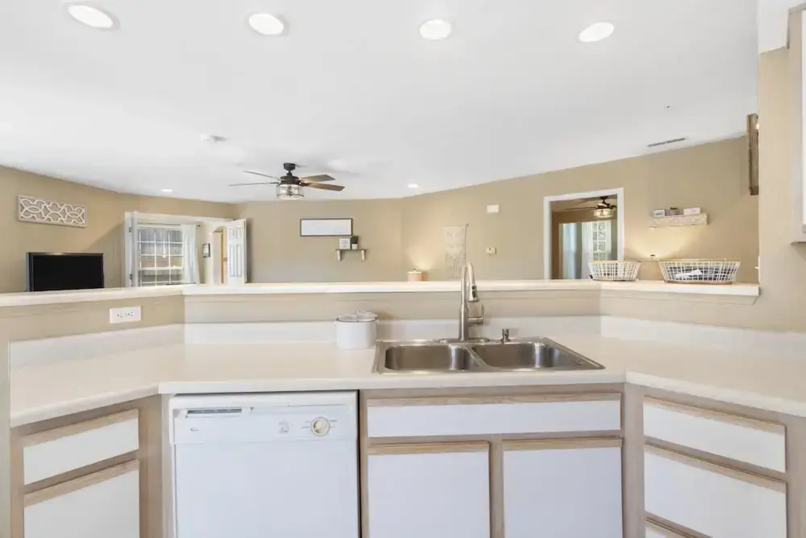 Serene Escape at Table Rock Lake