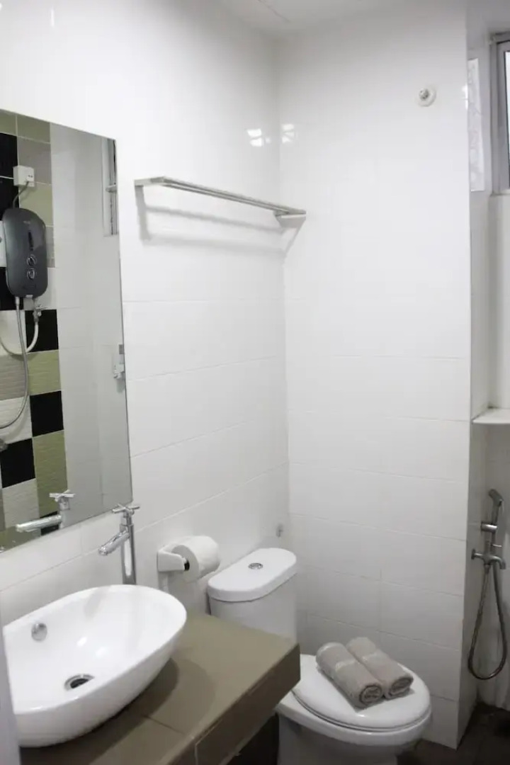 3BdR&2Bth condo Middle of Penang