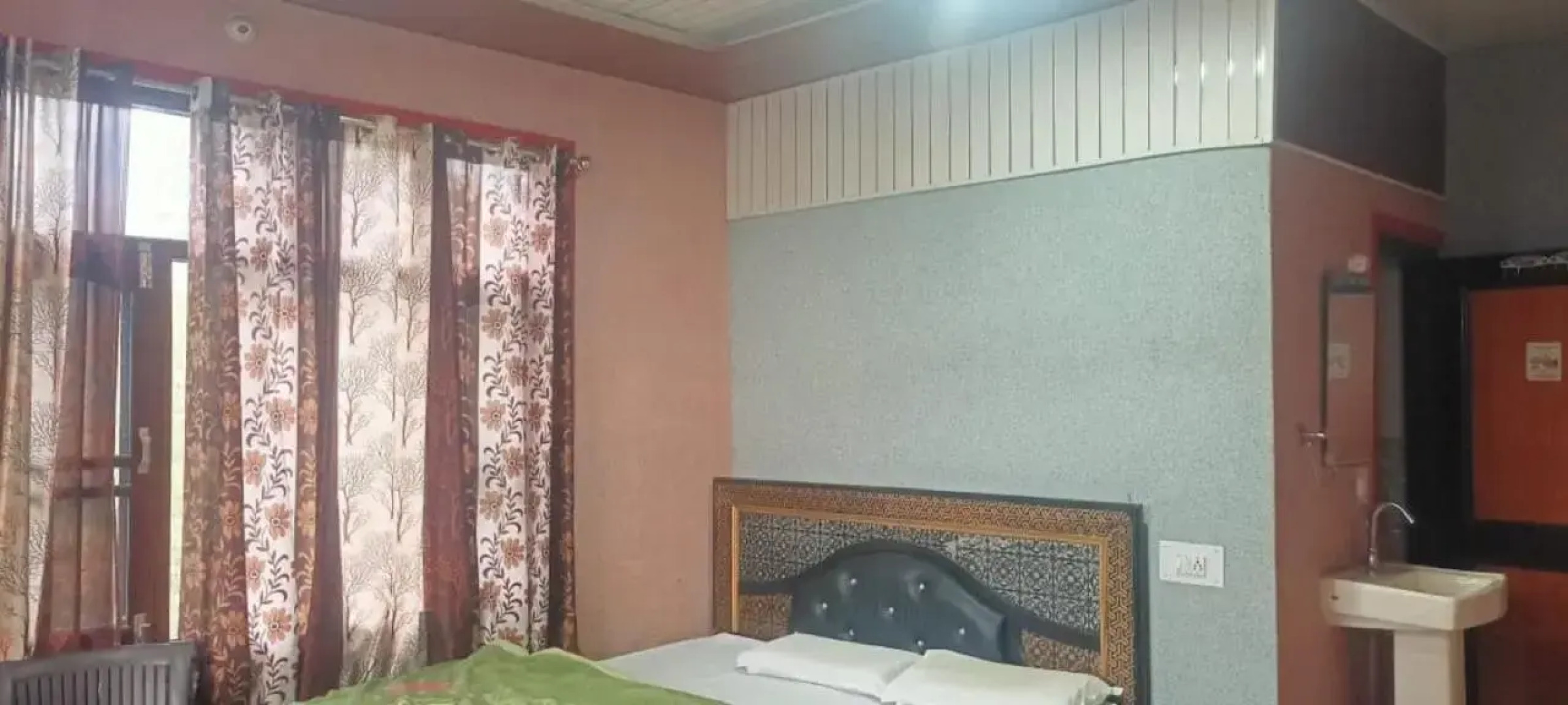 Yellowoaks Guest House by stayapart