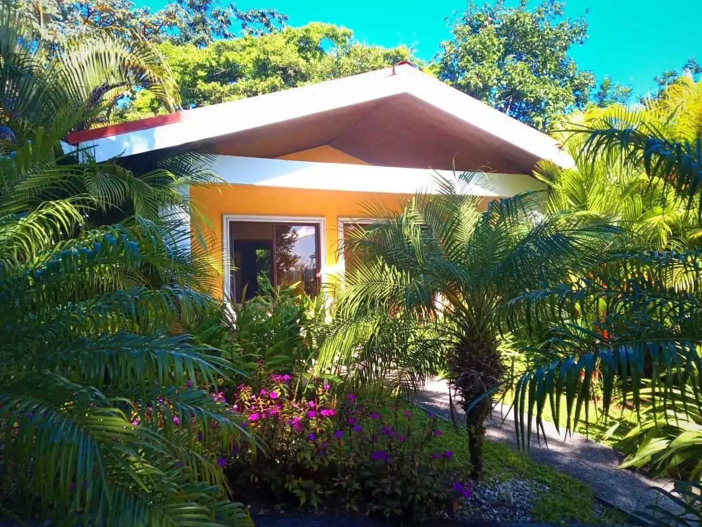 Lake Gardens Arenal Villas