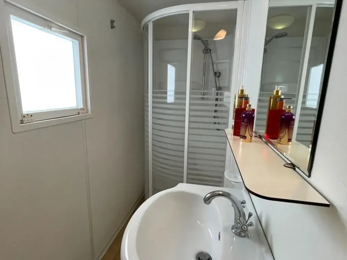 Well-kept Chalet With Covered Veranda on Lake Trasimeno