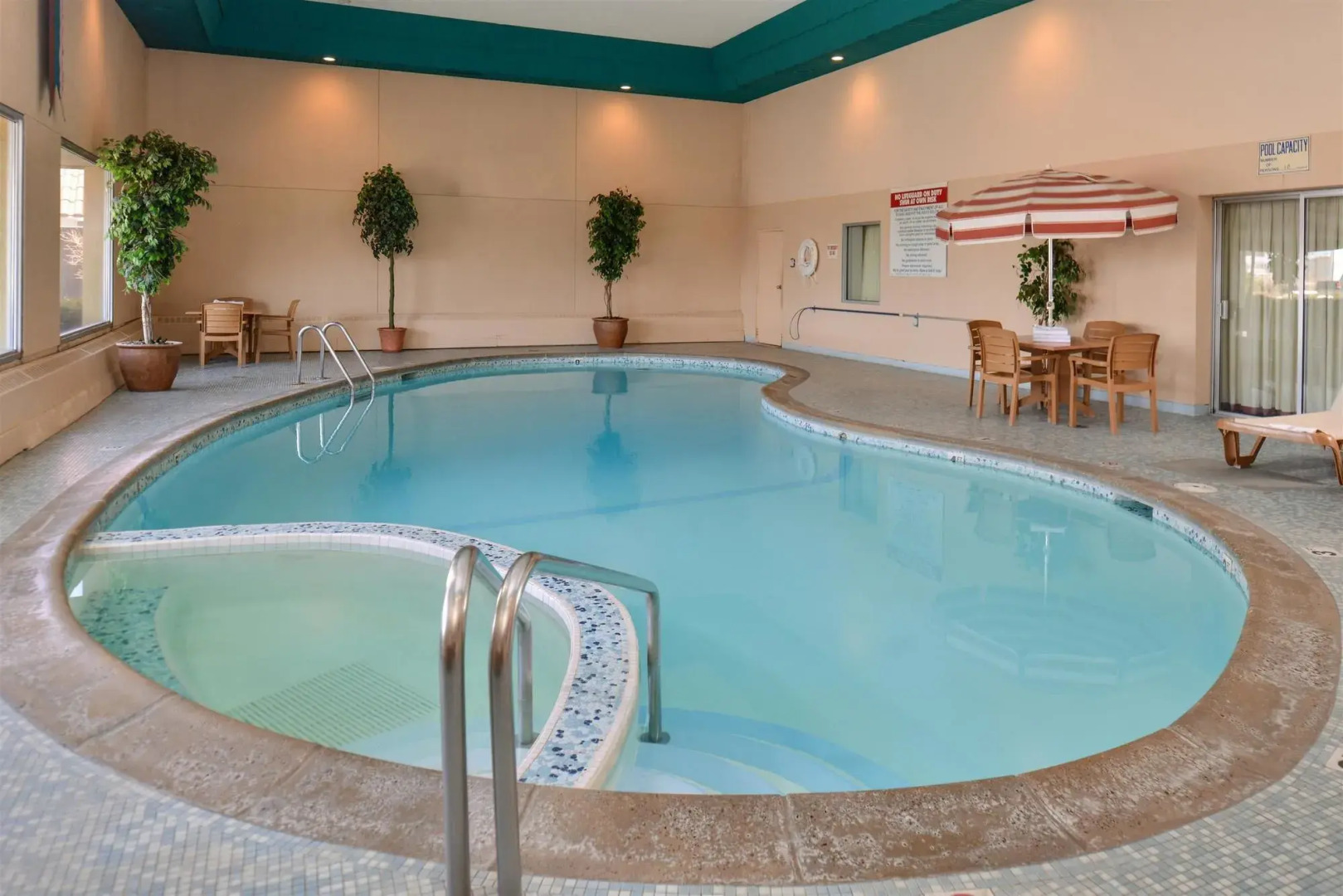 Americas Best Value Inn & Suites St. Cloud