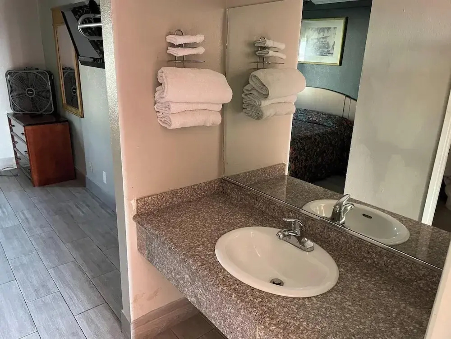 Passport Inn & Suites Corona Hotel