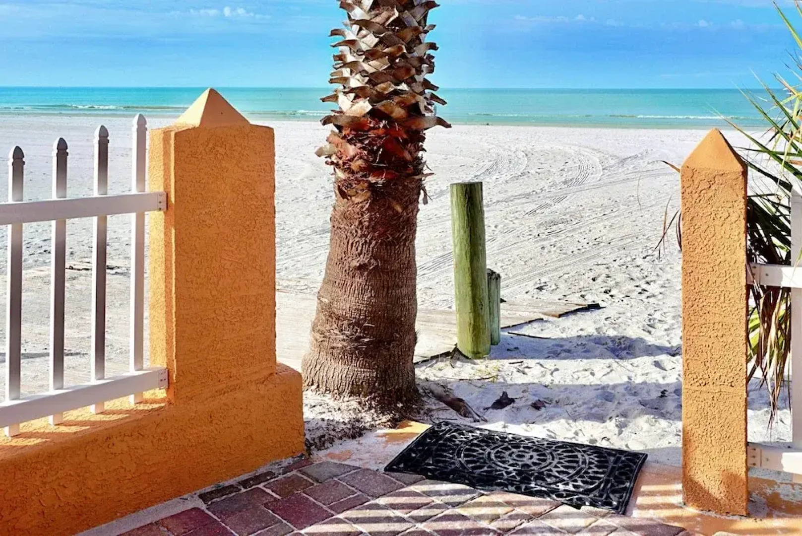 Misty Isles Redington Beachfront Suite 24 by Tech Travel