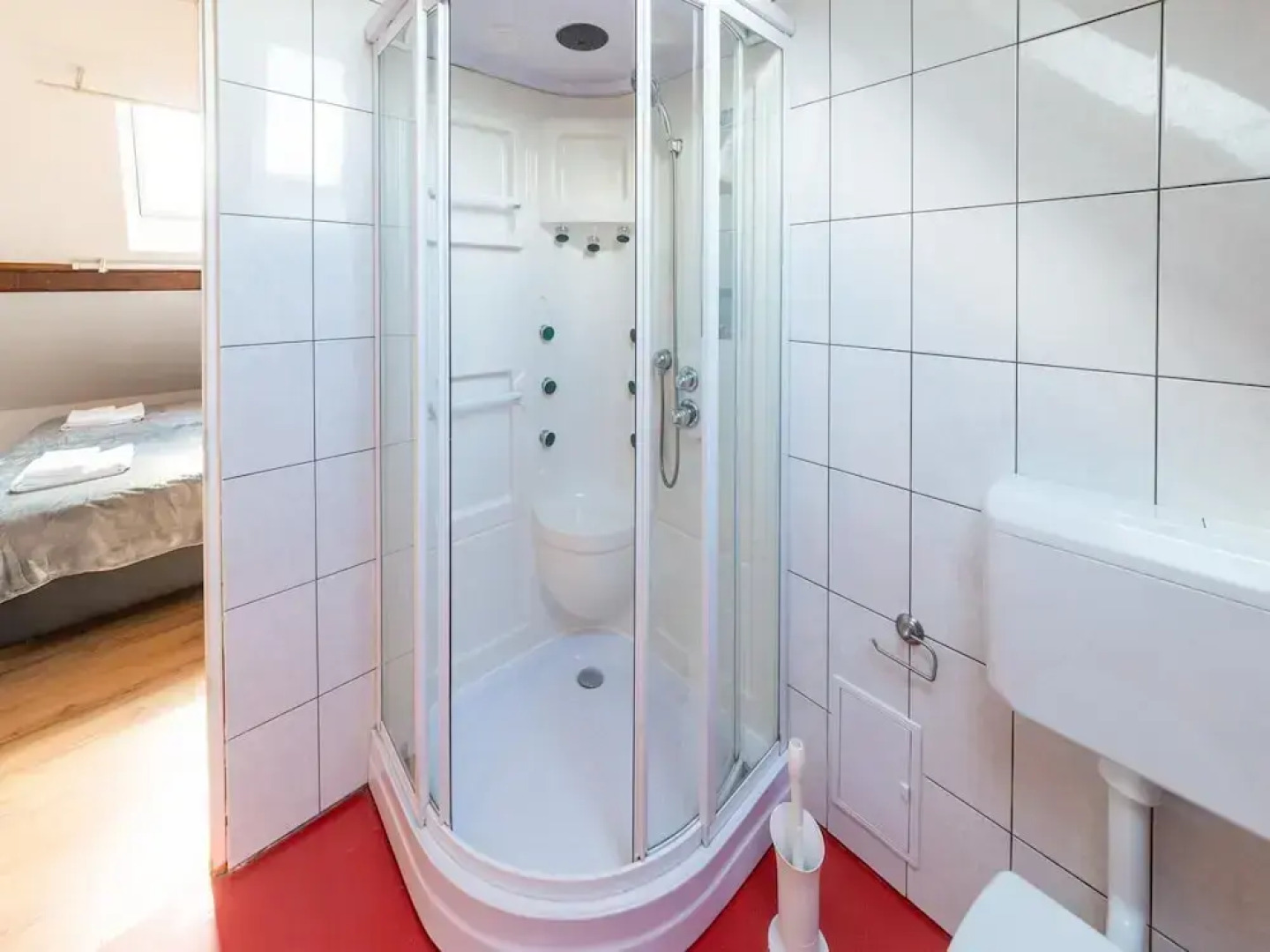 Family Villa Near Lake