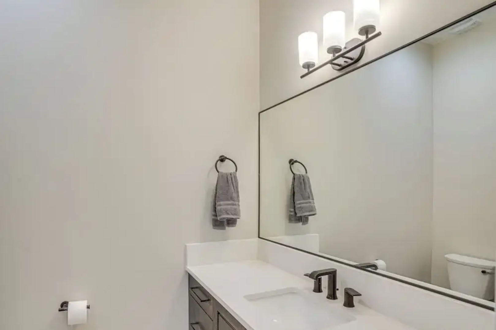 Spacious Utah Escape w/ Balcony & Mountain Views!