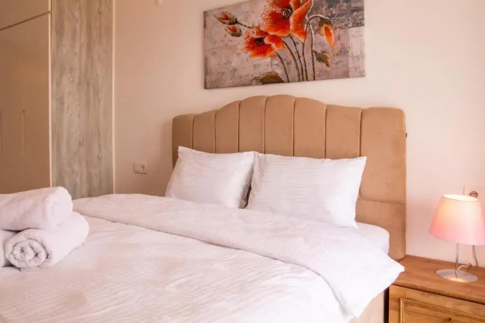 Spacious and Furnished Flat With Balcony in Izmir