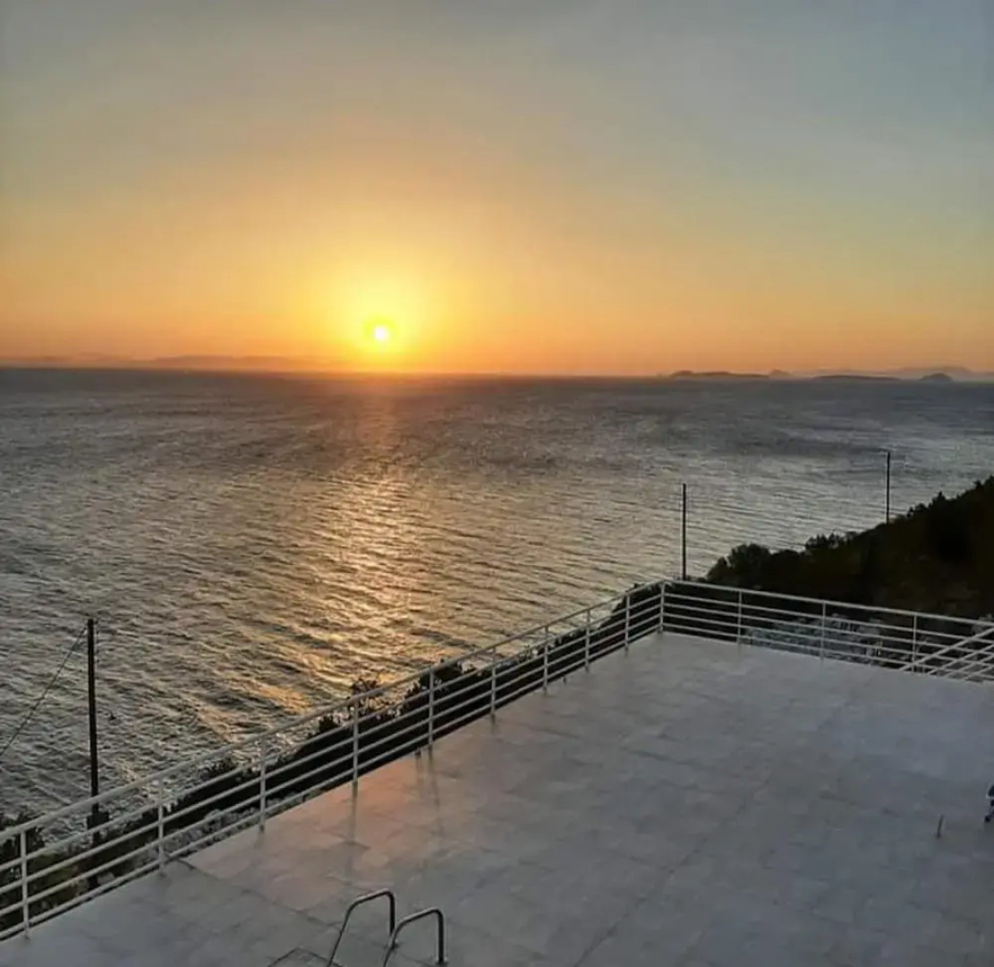 Charming 4-bed Villa in Pefkali