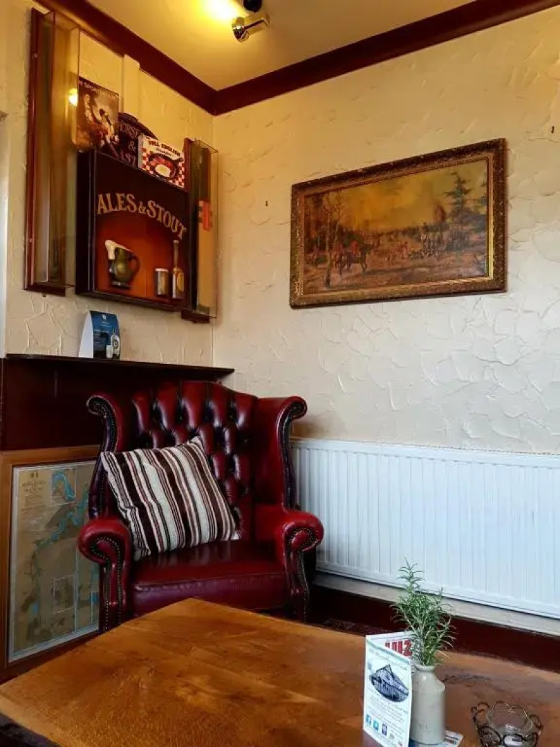 The Horseshoe and Castle