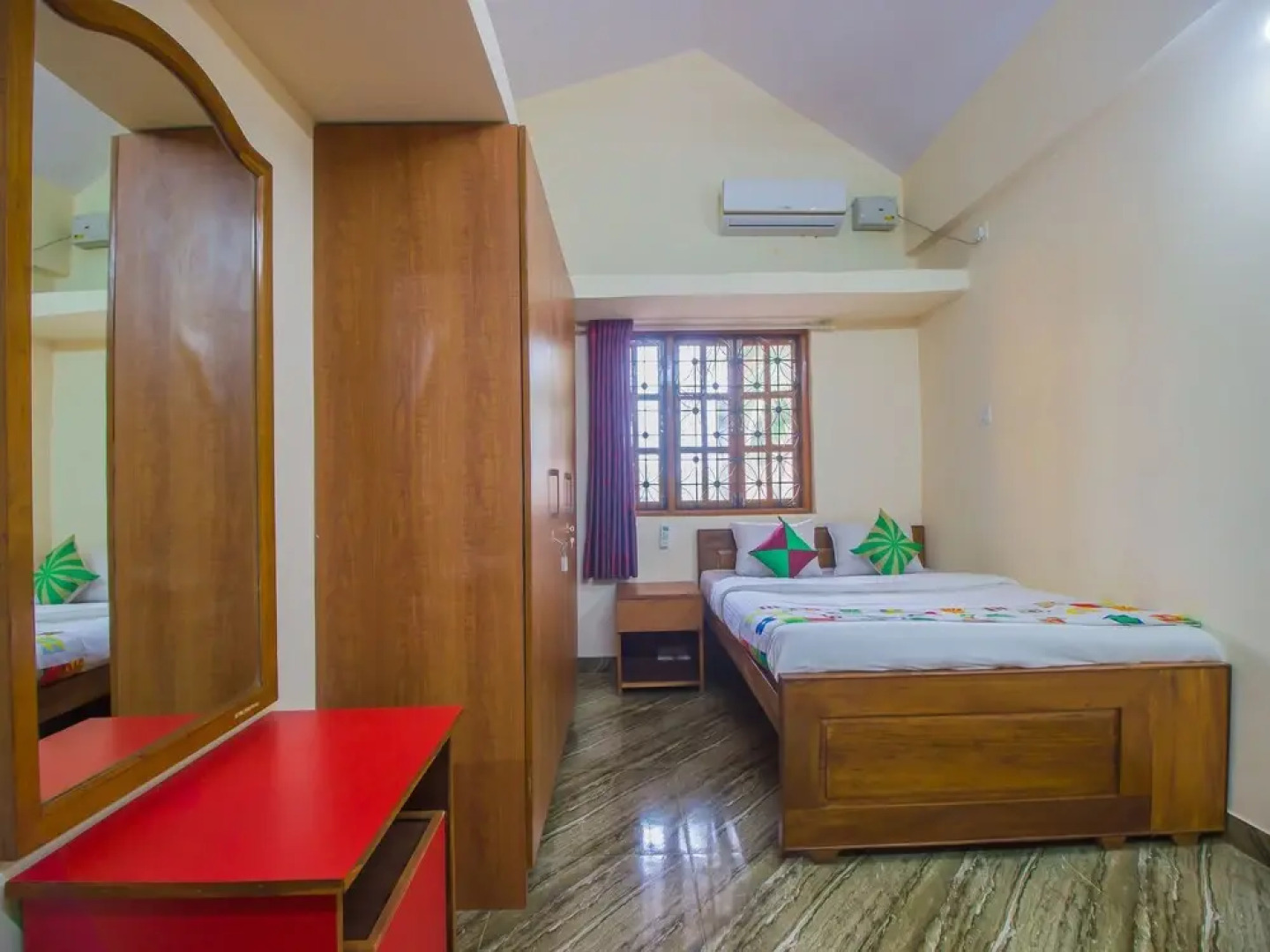 OYO 15804 Home Spacious 2BHK Near Mall De Goa