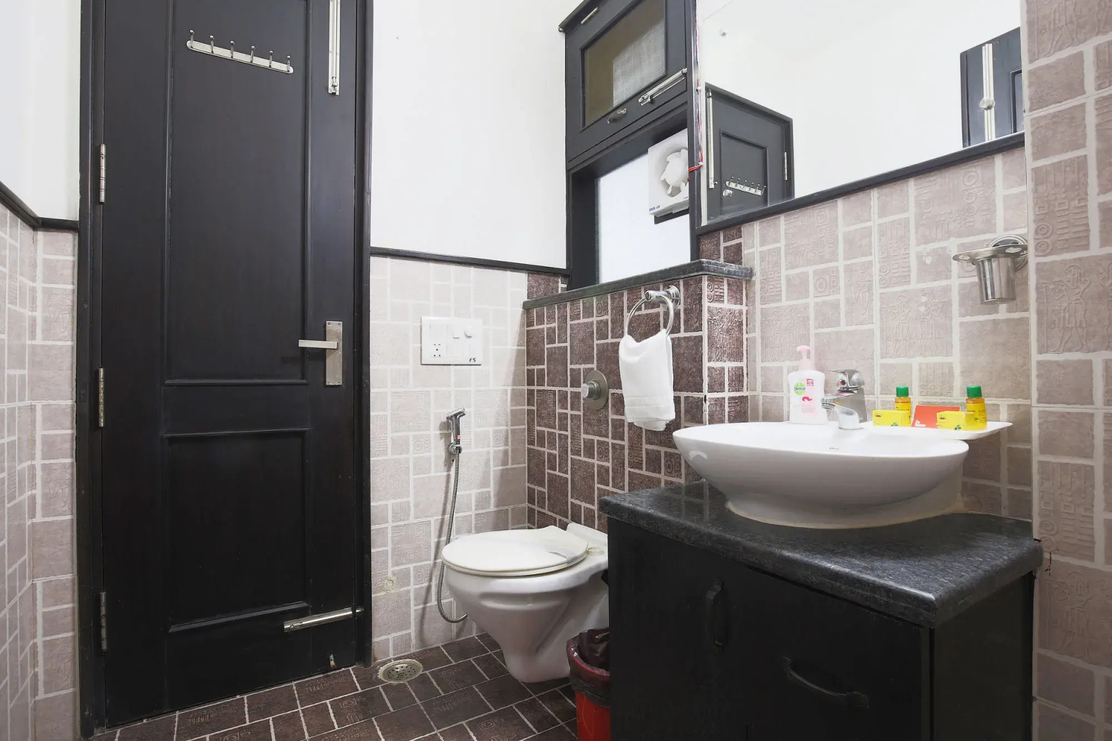 FabHotel Exotica Noida Expressway