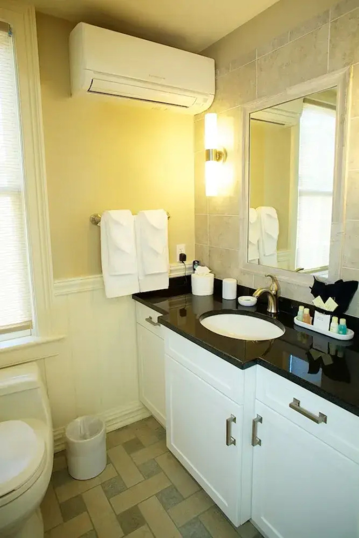 The Guesthouse at the Norwalk Inn