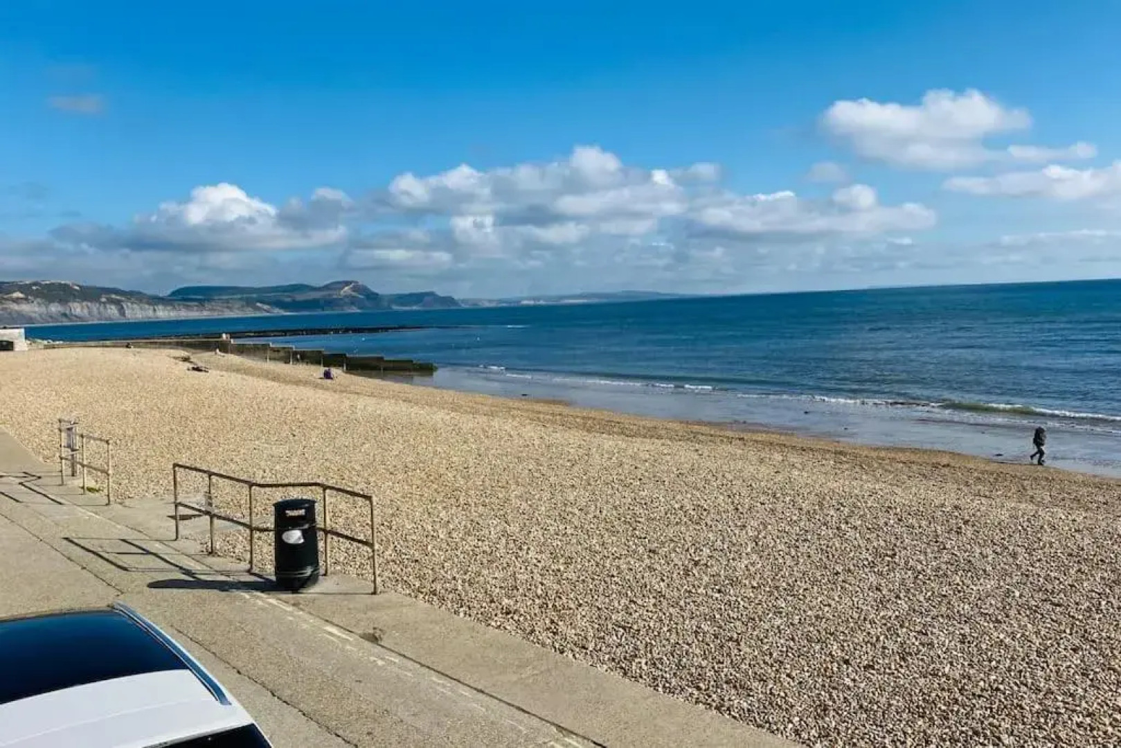 Benwick Cottage - Beachfront Thatched Cottage set on the marine parade with absolutely spectacular Sea views! Sleeps 4