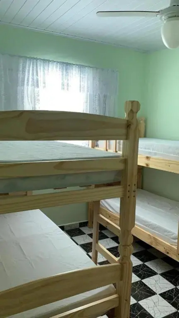 Casa, 1 quadra da praia.