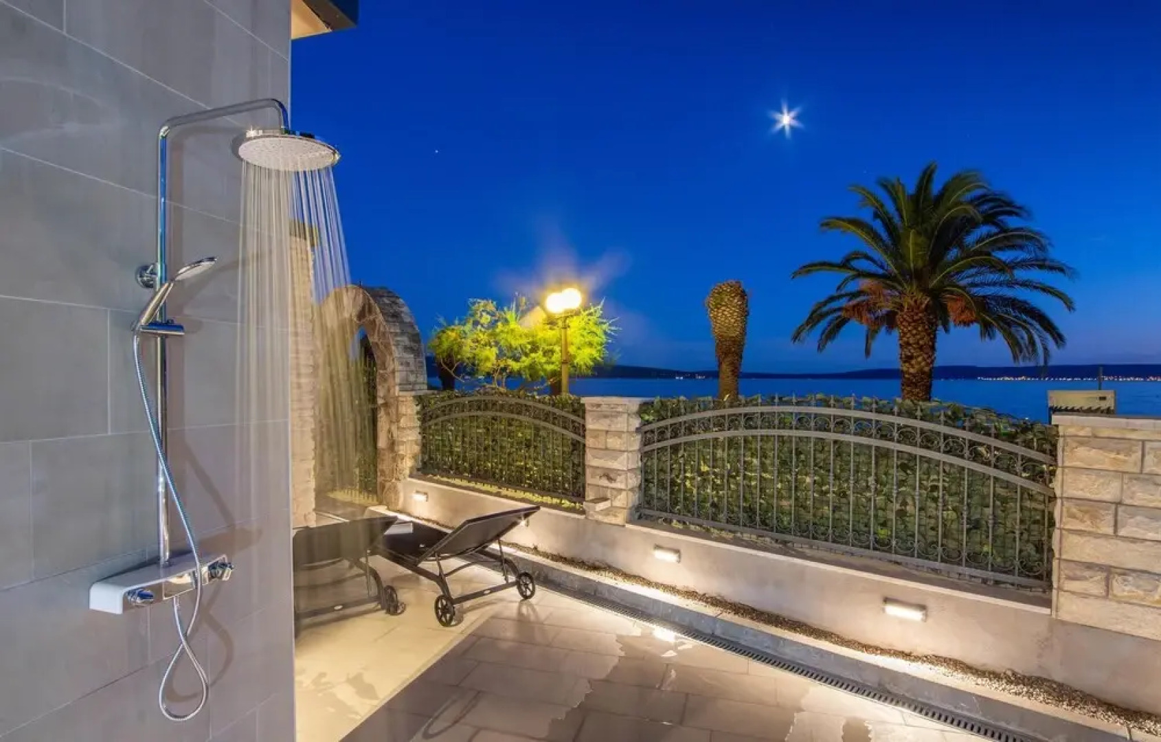 Stunning Apartment in Kastel Gomilica With 3 Bedrooms, Jacuzzi and Wifi