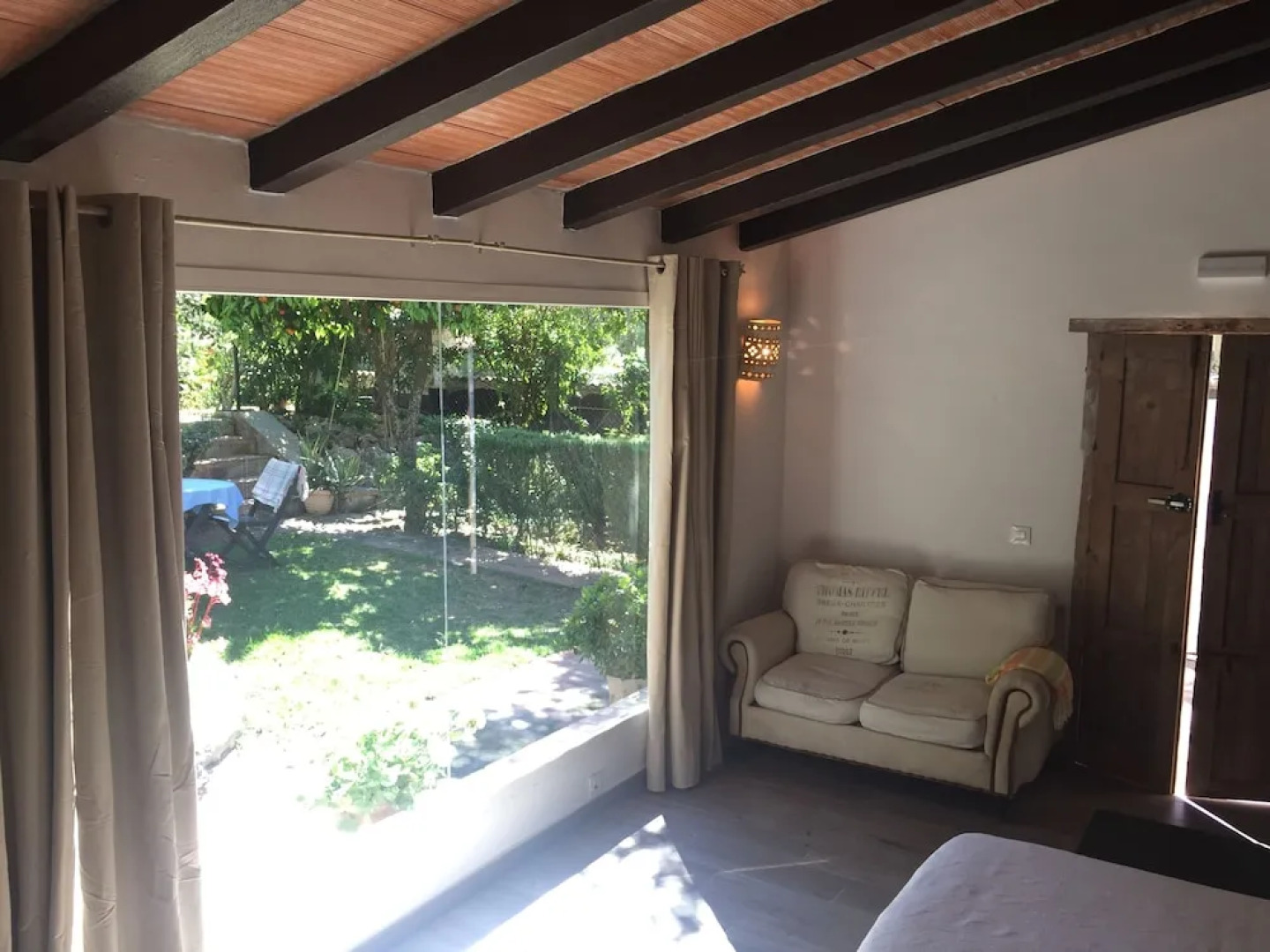 El Estanque y El Almendro