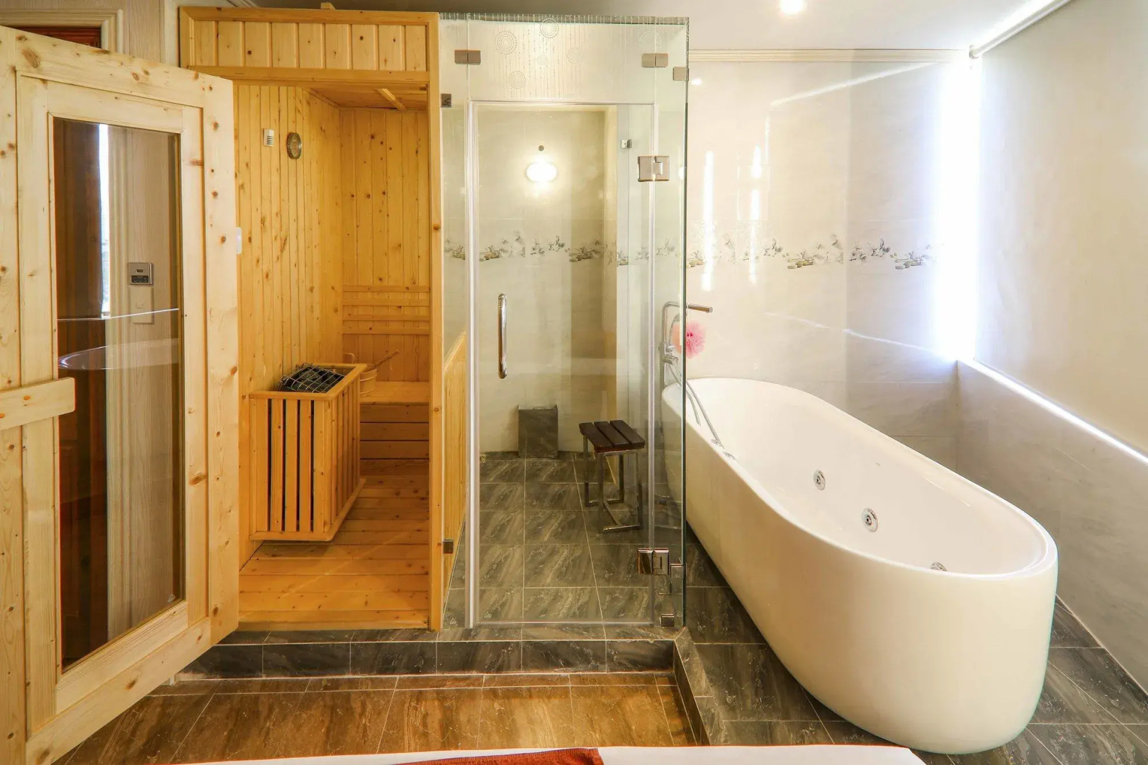 Huong Viet Hotel Quy Nhon - Beachfront