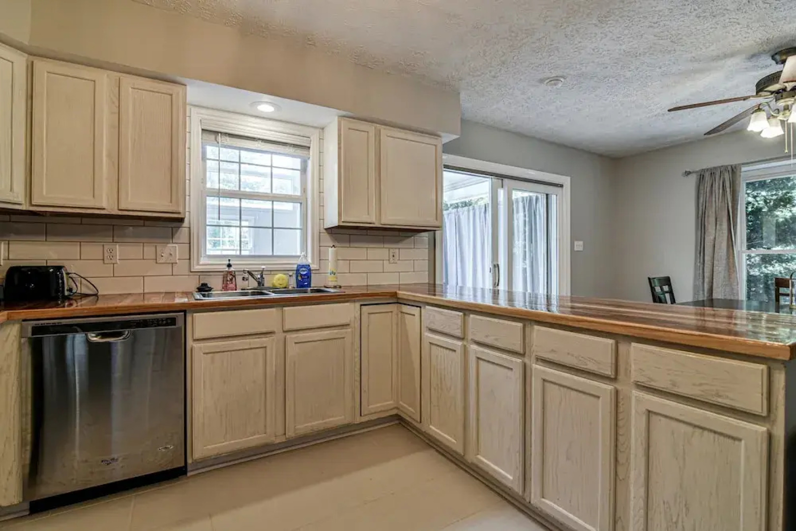 2 BR apt near Mtn to Sea Hiking Trail