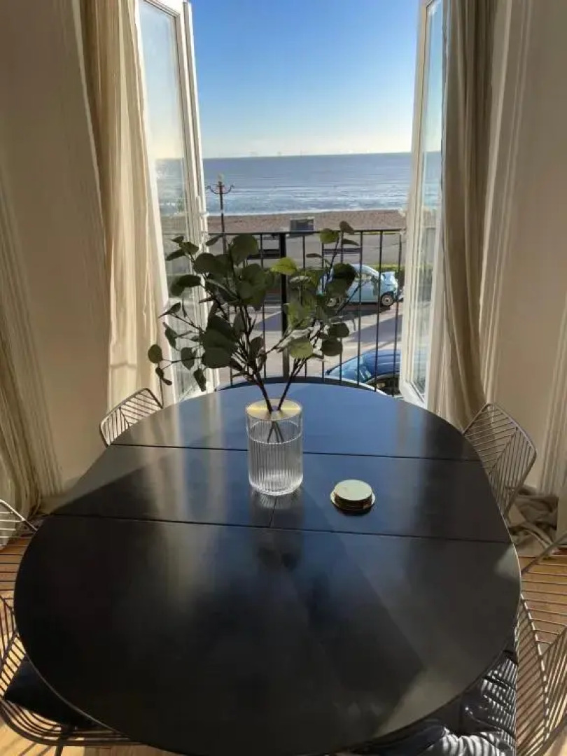 Seaview Flat with Balcony, Spacious 2 Bedroom