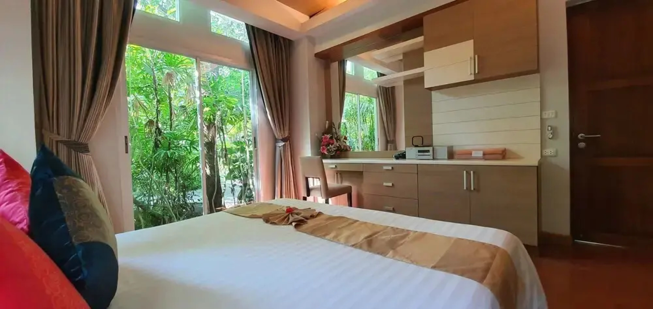 Tachawan Resort & Restaurant