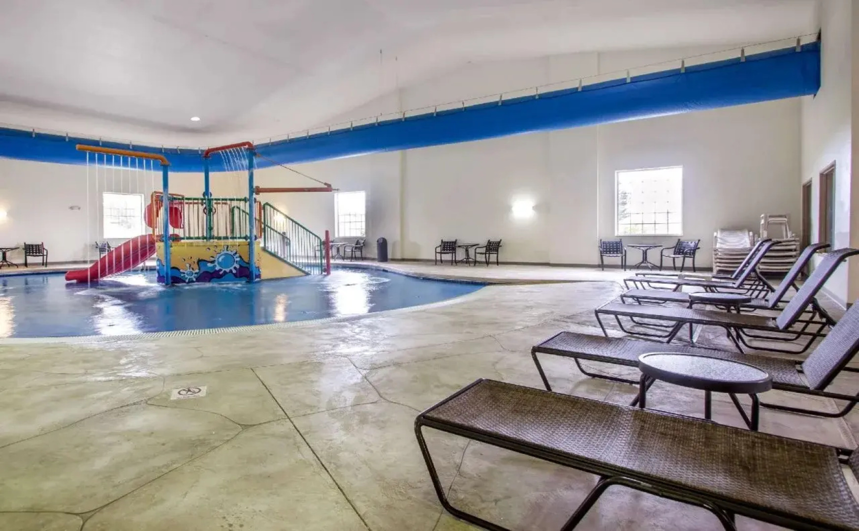 Comfort Suites Johnson Creek Conference Center