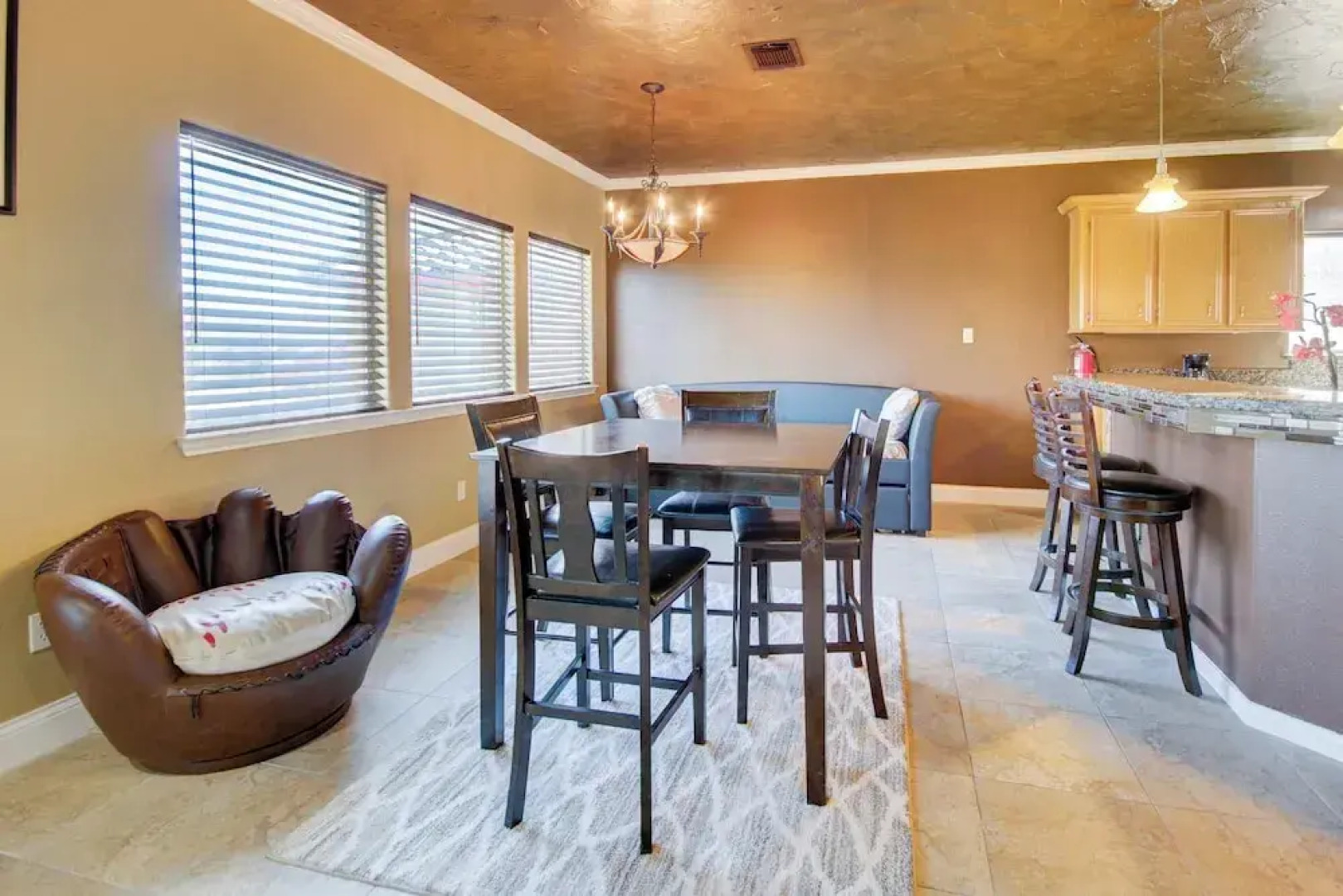 8 Mi to Kemah Boardwalk: Texas Gulf Home w/ Patio