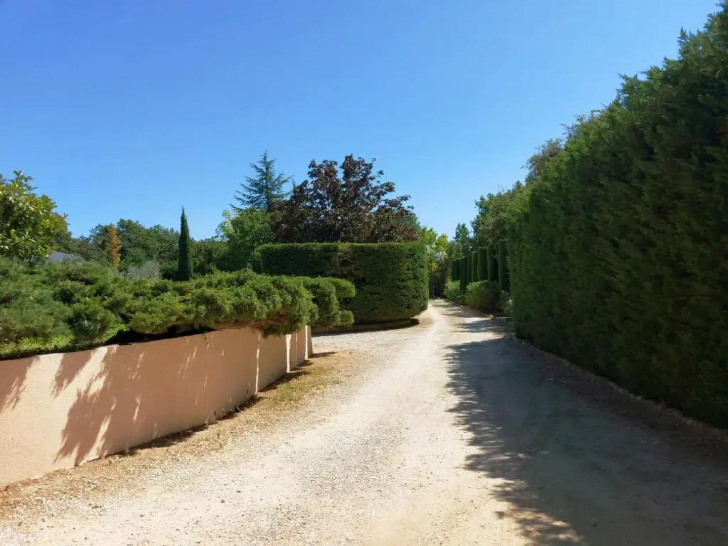 Villa Tessa for 14 people with private pool sauna and gym close to Aix en Provence