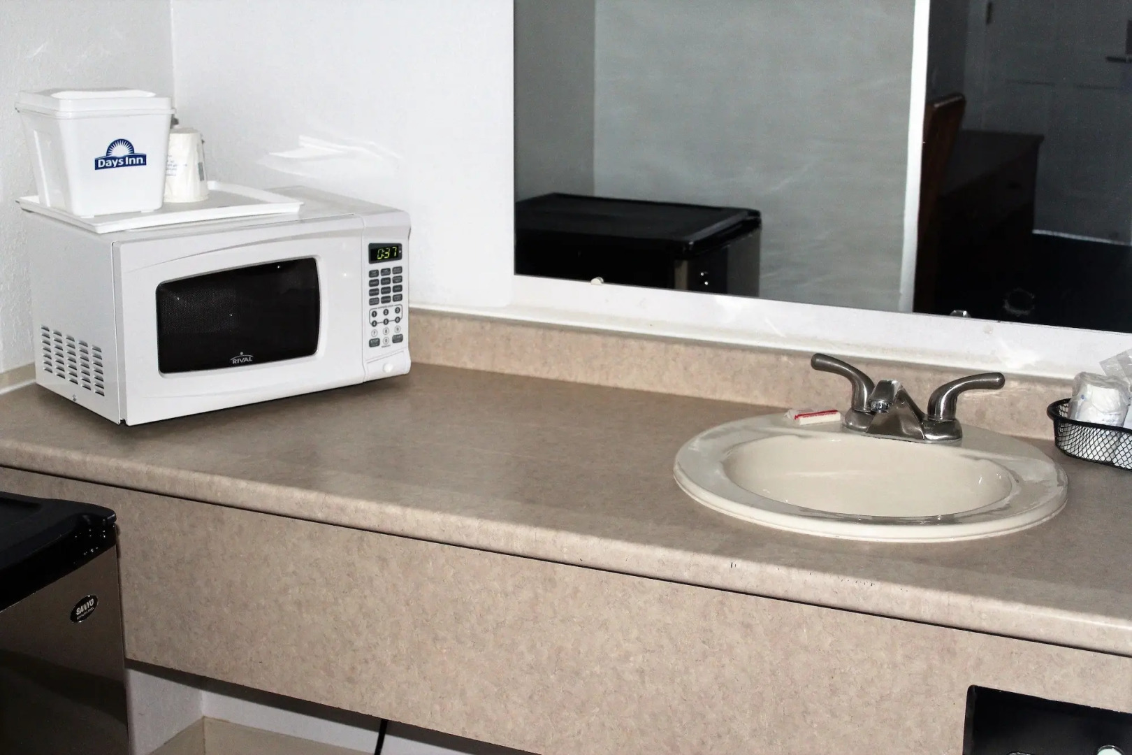 Days Inn by Wyndham Everett