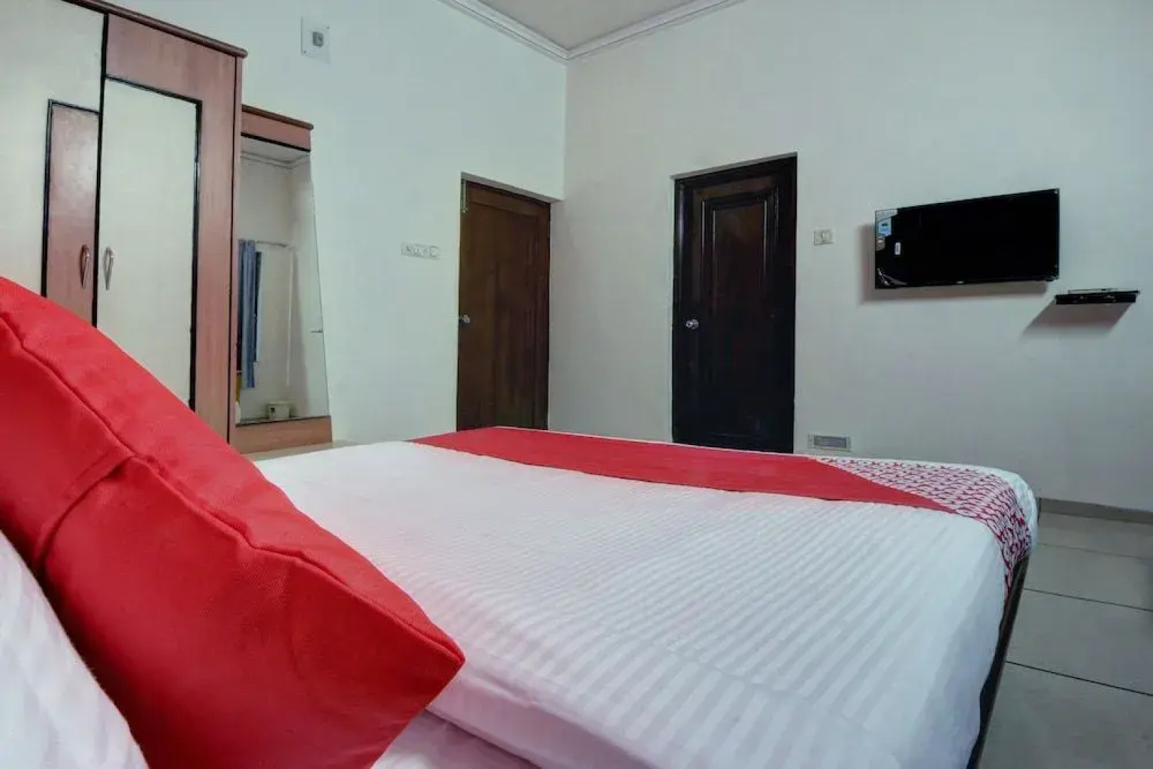 Oyo 30636 Hotel Navaratna International