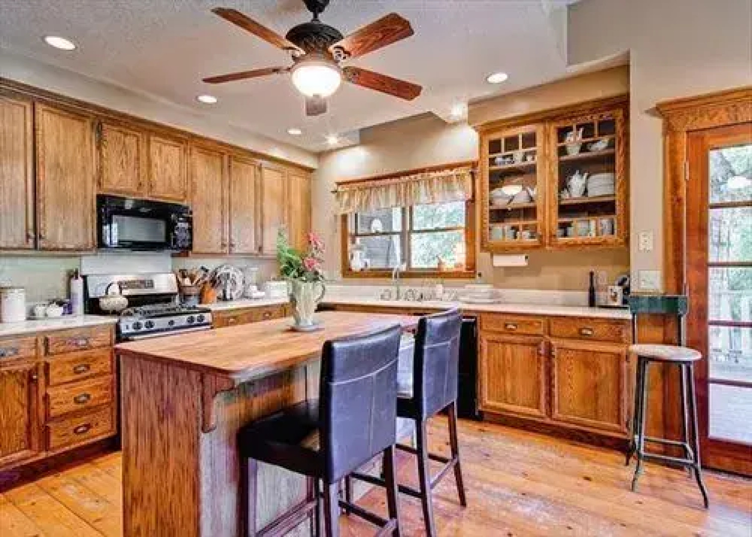 Judy Creek 4 Br home by RedAwning