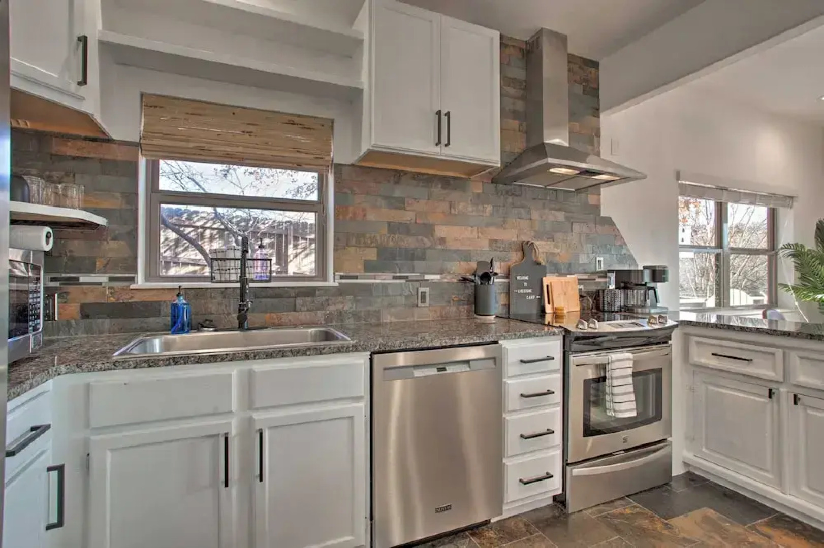 Medicine Park Cabin w/ Mountain Views!