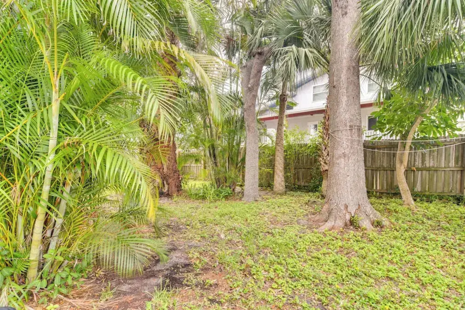 1 Mi to Madeira Beach: Getaway w/ Patio & Grill