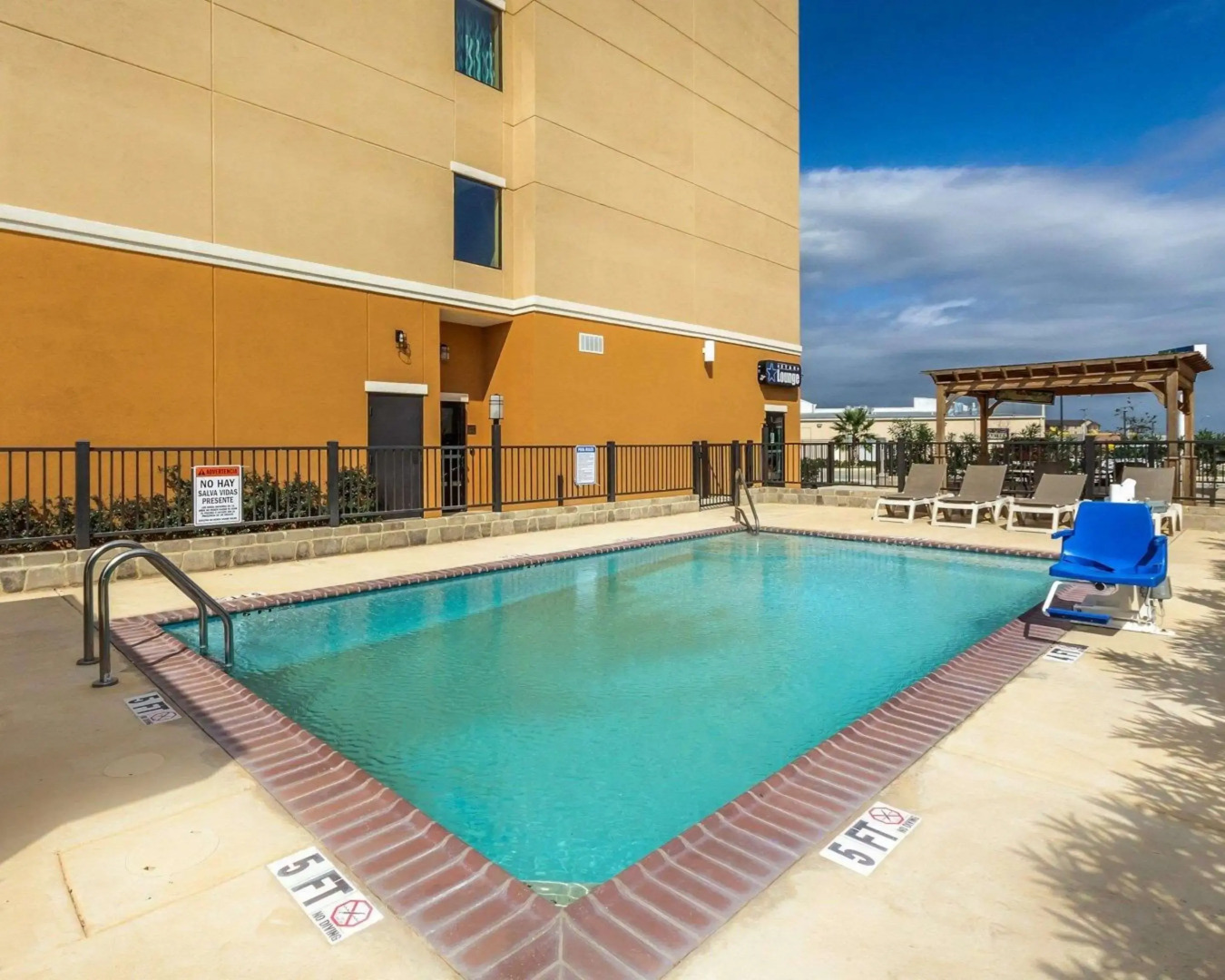 Comfort Suites Cotulla near I-35