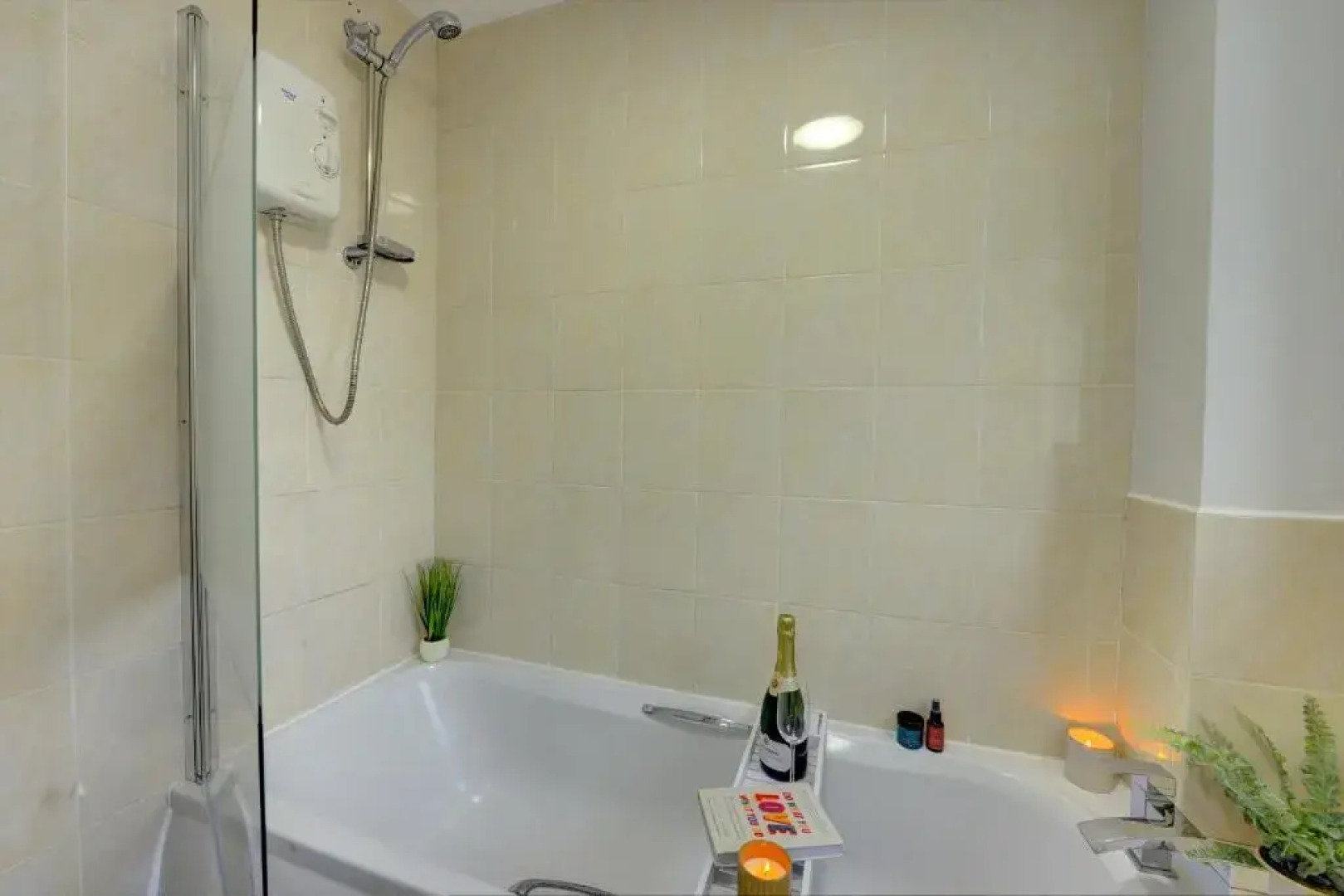 The Snagge I eco-Serviced Accommodation I A Cute Detached House I Large Garden I Pet Friendly I Free Parking I By SILVA