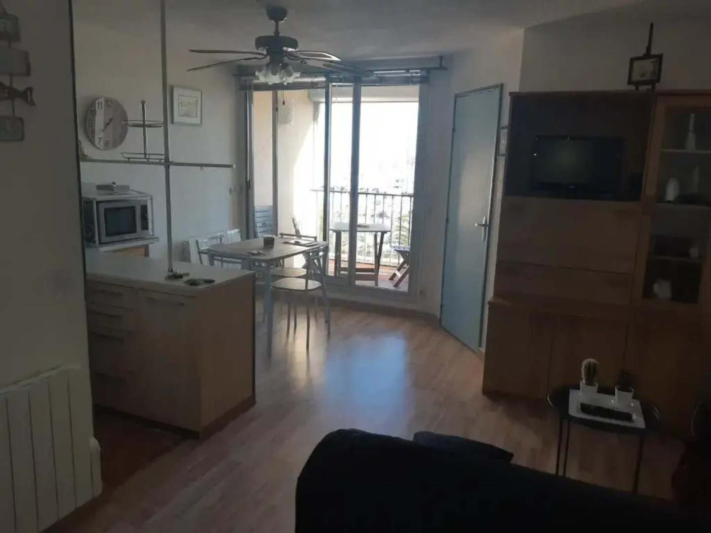 T2 sur le port avec parking