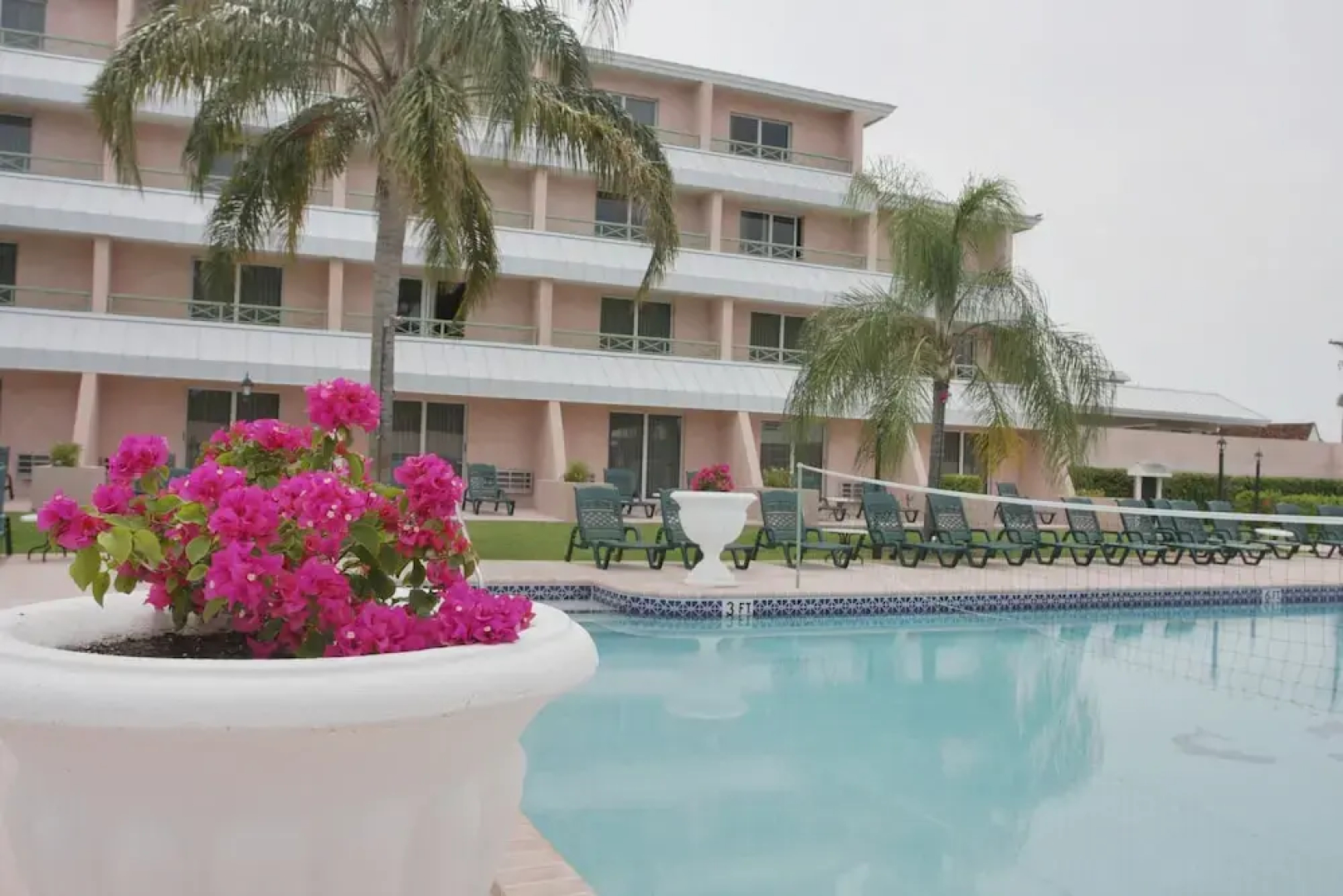Castaways Resort & Suites