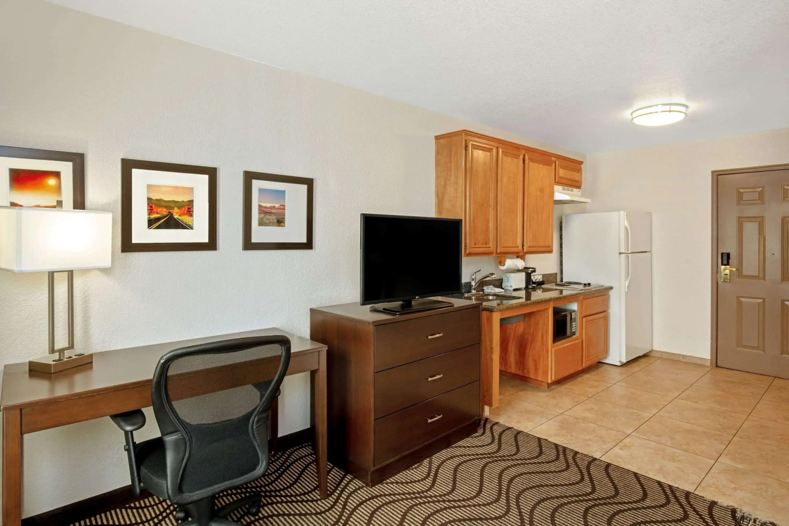 La Quinta Inn & Suites by Wyndham Las Vegas Red Rock